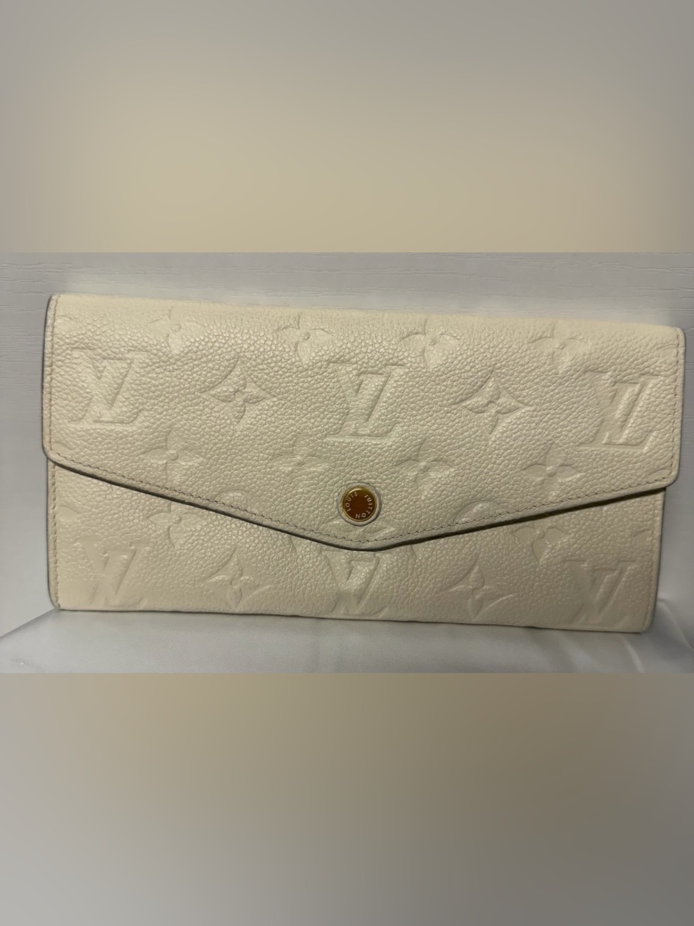 Louis Vuitton curieuse Cream empreinte Monogram Leather long Wallet